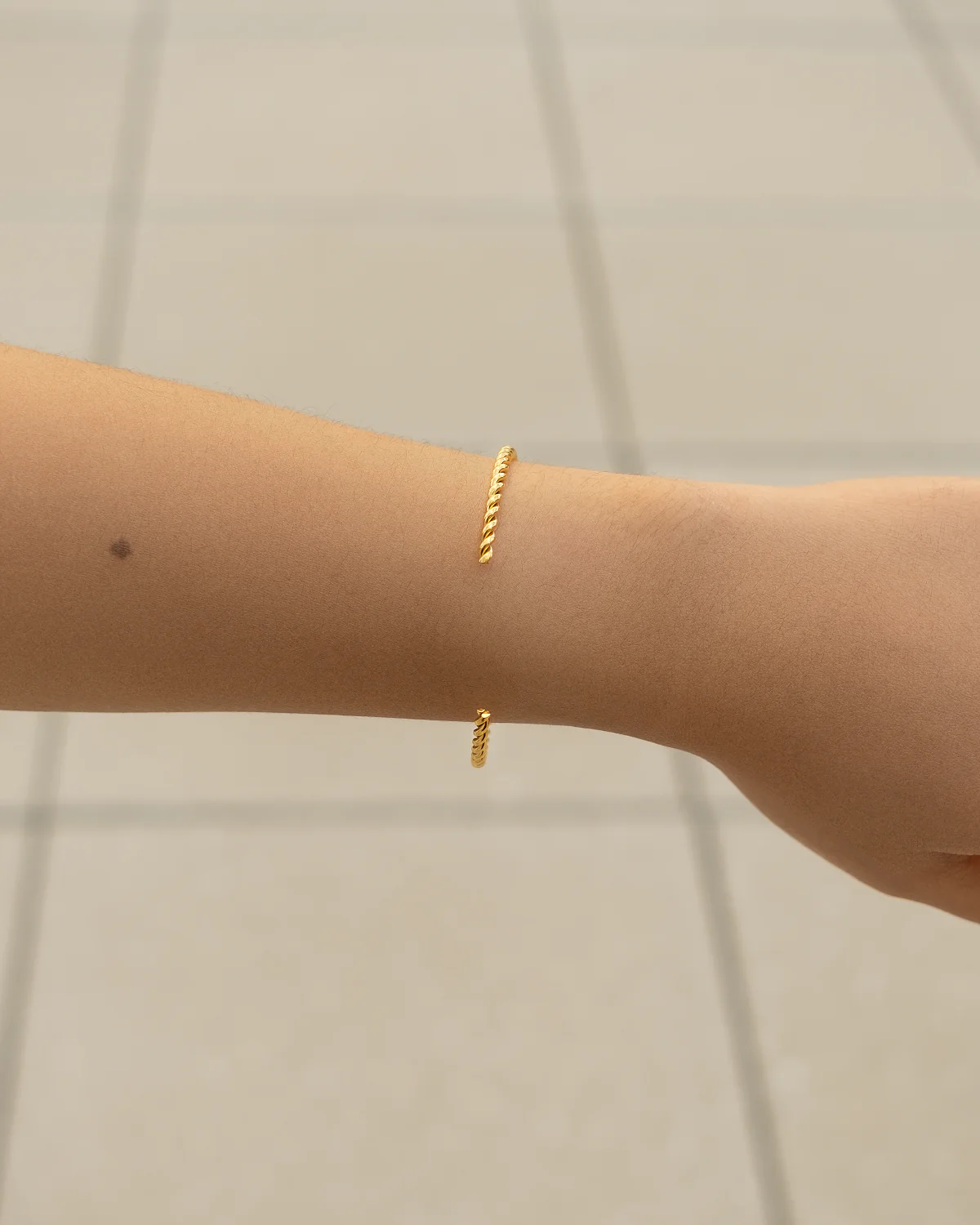 Cove Twisted Bangle - Image 5