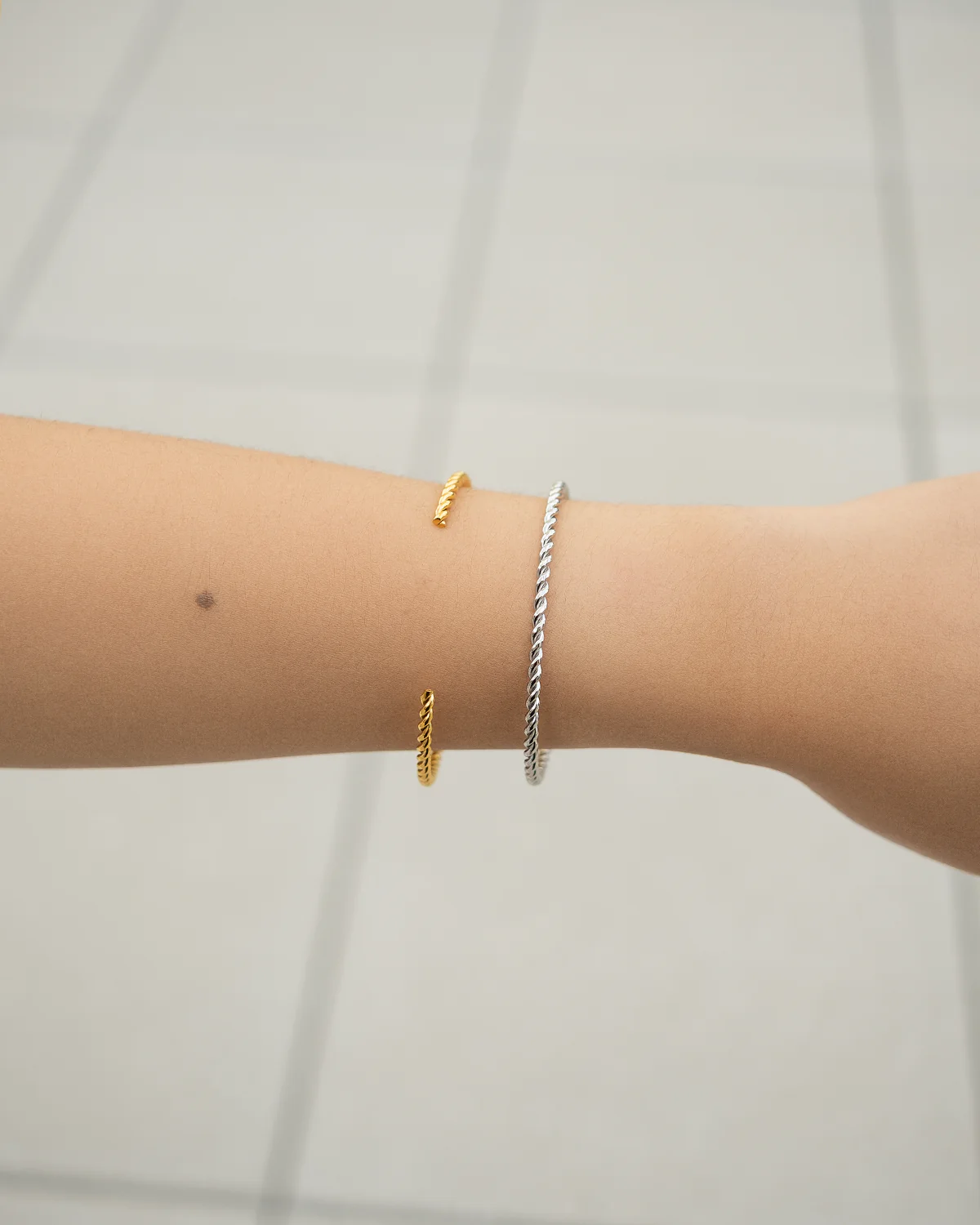Cove Twisted Bangle - Image 7